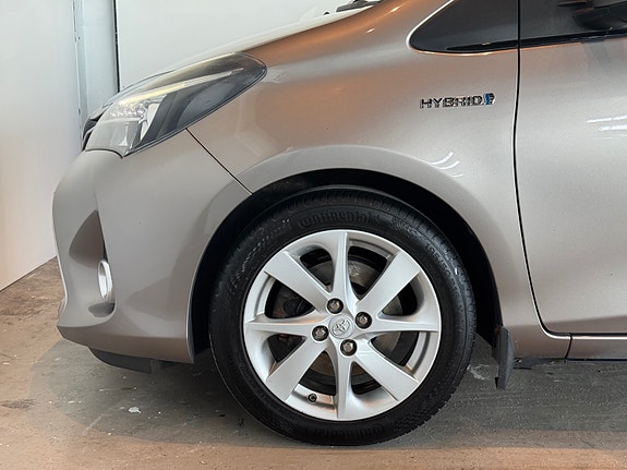 Toyota Yaris 10 of 30