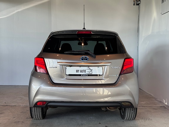 Toyota Yaris 9 of 30