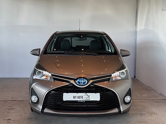 Toyota Yaris 2 of 30
