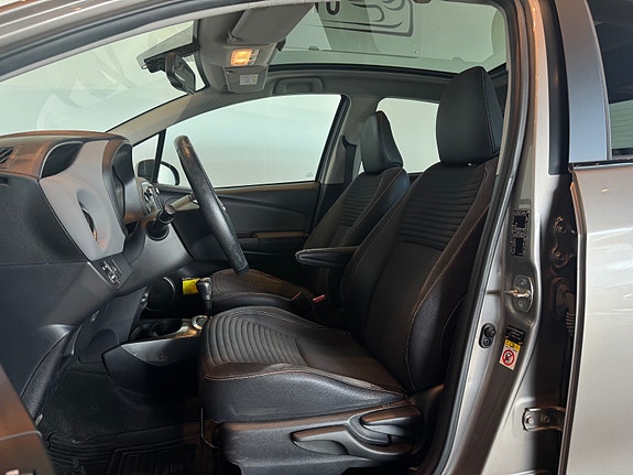 Toyota Yaris 15 of 30