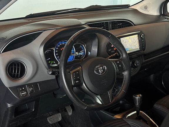 Toyota Yaris 14 of 30