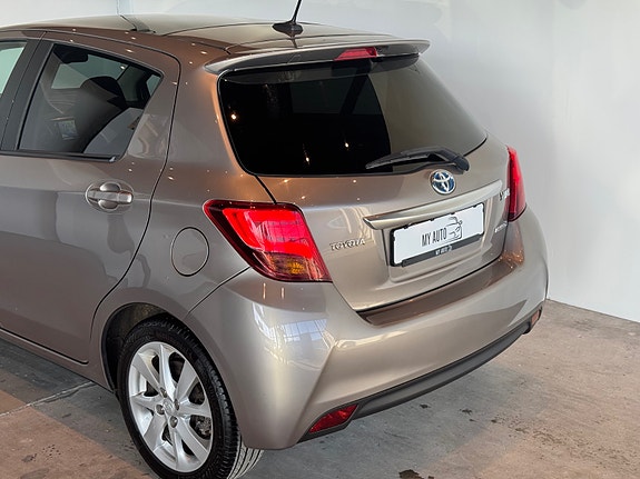 Toyota Yaris 8 of 30