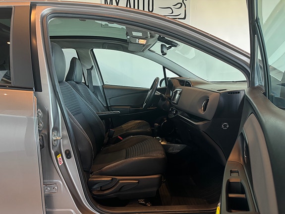 Toyota Yaris 16 of 30