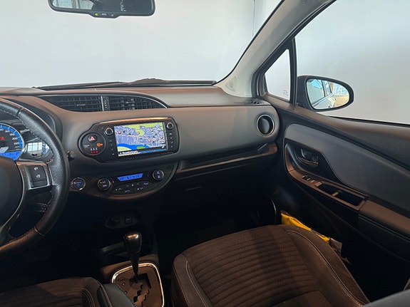 Toyota Yaris 21 of 30