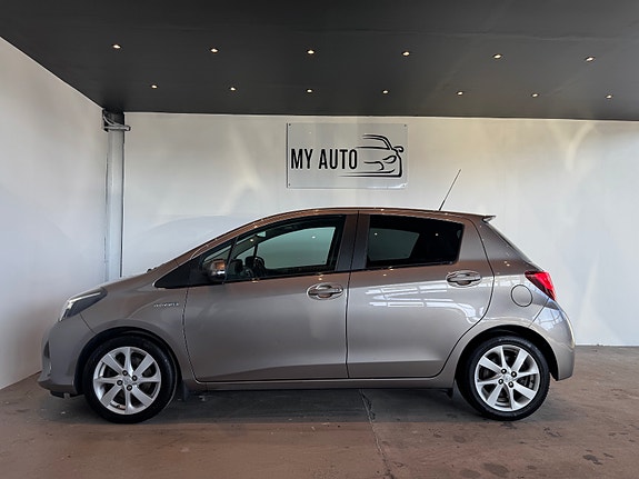 Toyota Yaris 6 of 30