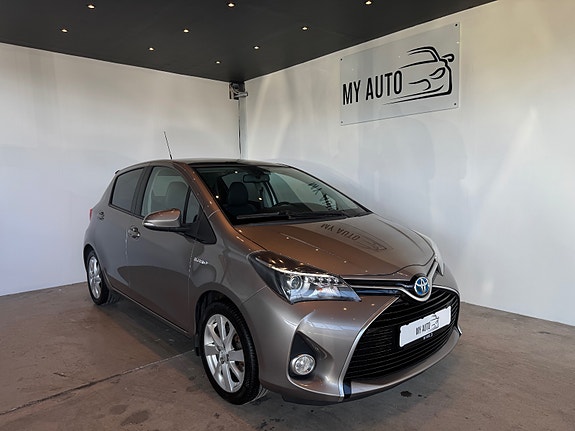 Toyota Yaris 4 of 30
