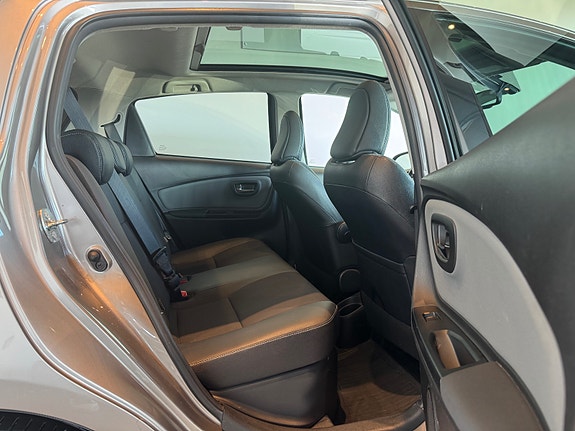Toyota Yaris 17 of 30