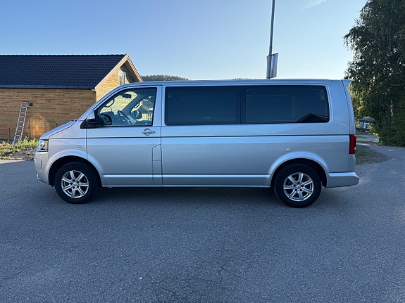 Volkswagen Caravelle 8 of 29