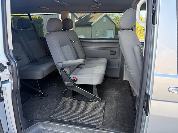 Volkswagen Caravelle 24 of 29