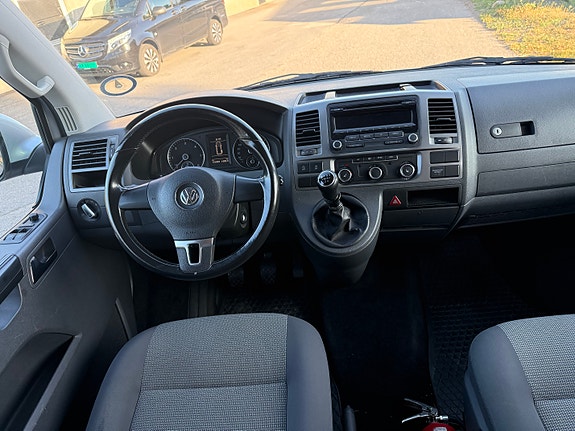Volkswagen Caravelle 23 of 29