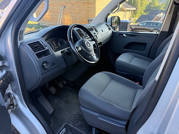 Volkswagen Caravelle 17 of 29