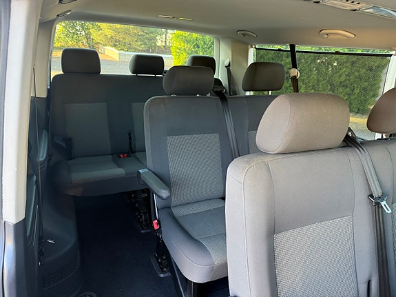Volkswagen Caravelle 26 of 29