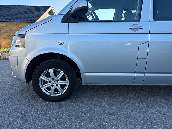 Volkswagen Caravelle 13 of 29
