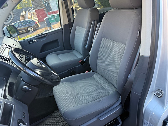 Volkswagen Caravelle 18 of 29