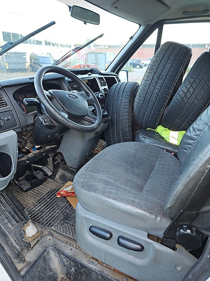 Ford Transit 300M Van 5 of 7