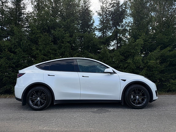 Tesla Model Y 2 of 30