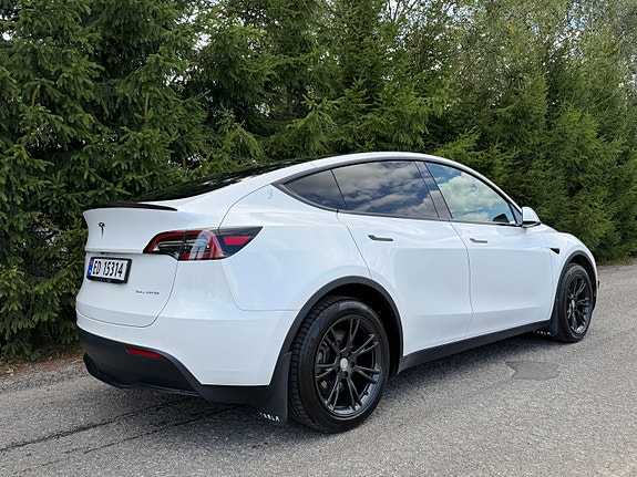 Tesla Model Y 3 of 30
