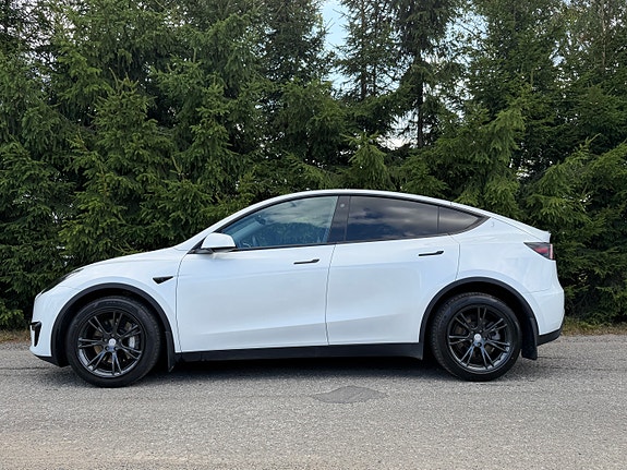 Tesla Model Y 6 of 30