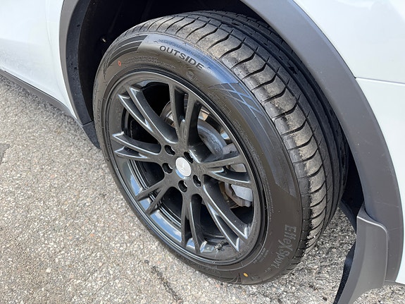 Tesla Model Y 19 of 30
