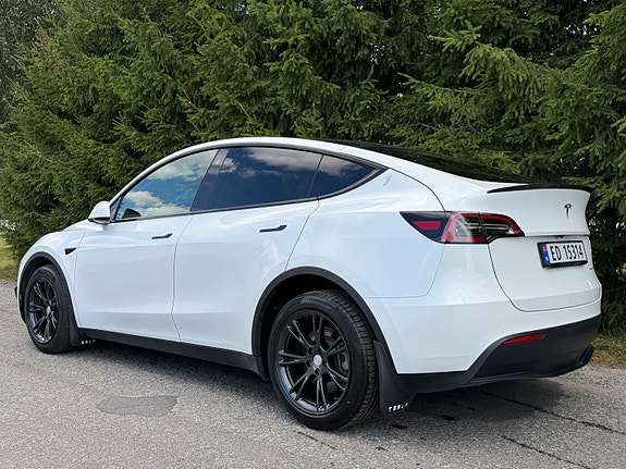 Tesla Model Y 5 of 30
