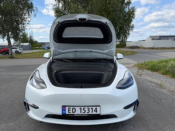 Tesla Model Y 18 of 30