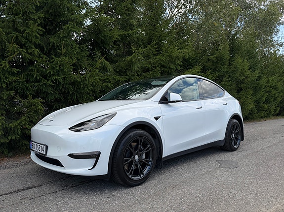 Tesla Model Y 7 of 30