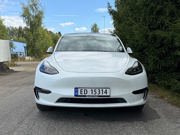 Tesla Model Y 8 of 30