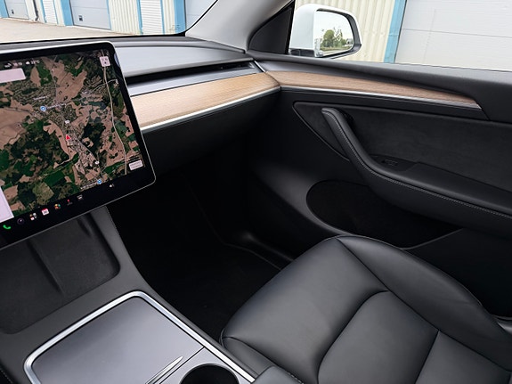 Tesla Model Y 29 of 30