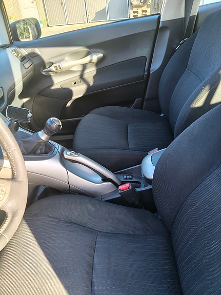 Toyota Auris 8 of 9