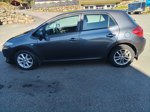 Toyota Auris 3 of 9