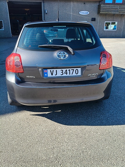 Toyota Auris 5 of 9