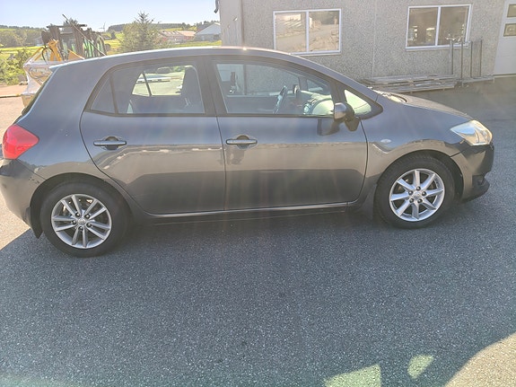 Toyota Auris 4 of 9