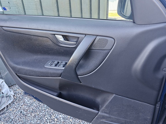 Volvo V70 4 of 16