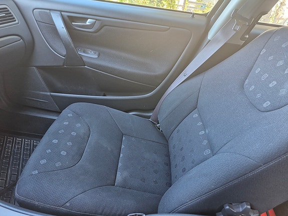 Volvo V70 6 of 16