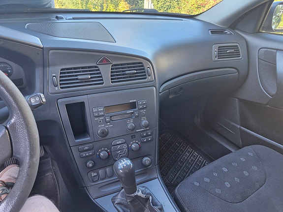 Volvo V70 3 of 16