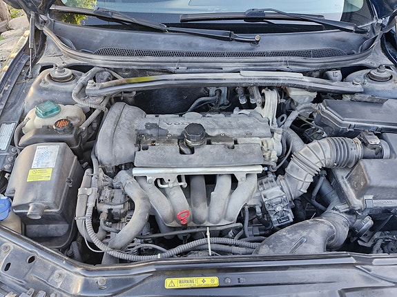 Volvo V70 2 of 16