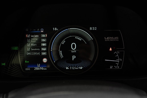 Lexus UX300e 18 of 25