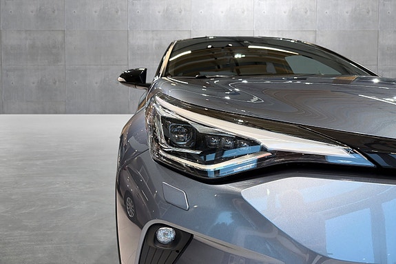 Toyota C-HR 10 of 28