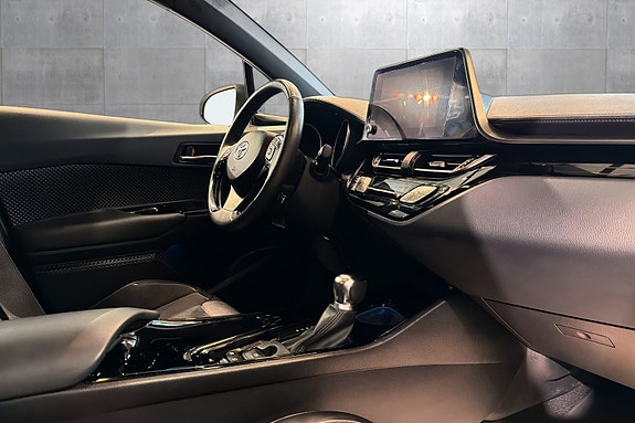 Toyota C-HR 19 of 28