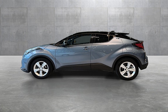Toyota C-HR 2 of 28