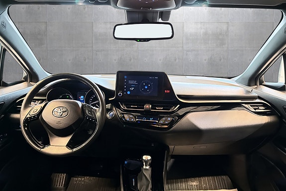 Toyota C-HR 12 of 28
