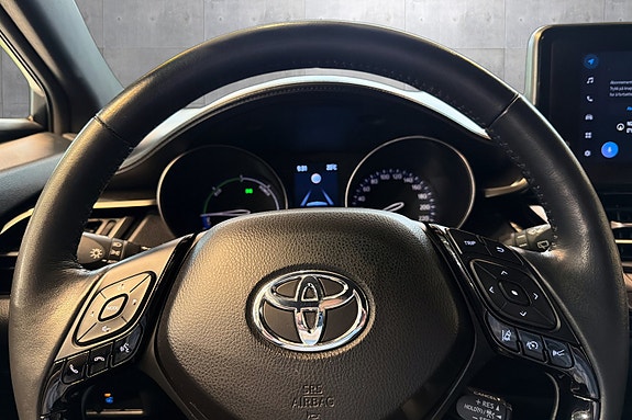 Toyota C-HR 14 of 28