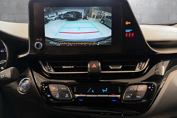 Toyota C-HR 16 of 28