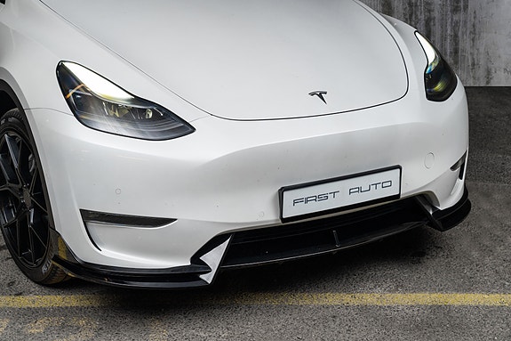 Tesla Model Y 4 of 30