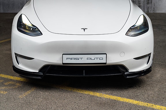 Tesla Model Y 5 of 30