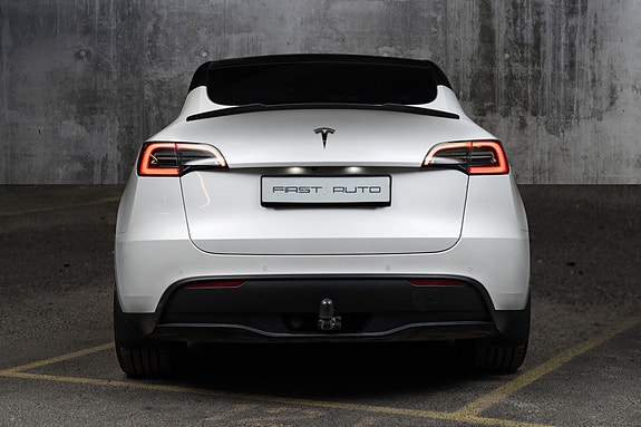 Tesla Model Y 10 of 30