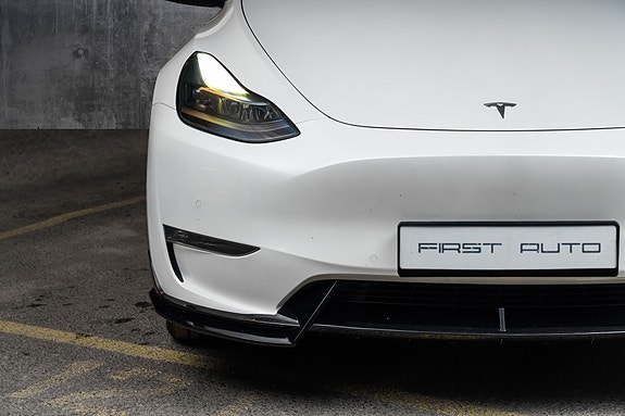 Tesla Model Y 6 of 30
