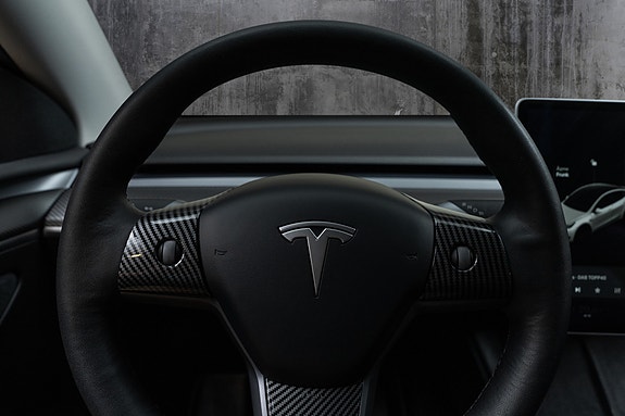 Tesla Model Y 14 of 30