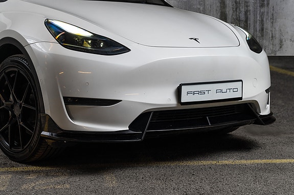 Tesla Model Y 2 of 30
