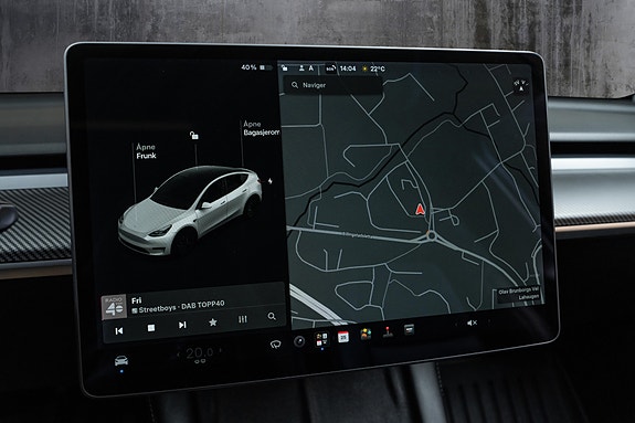 Tesla Model Y 17 of 30